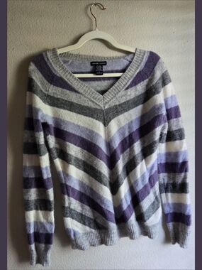 New York & Company Purple, Gray & White Chevron V-Neck Sweater